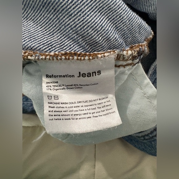 Reformation Shasta destroyed jeans cropped 25” mid wash size 26 - Picture 5 of 11